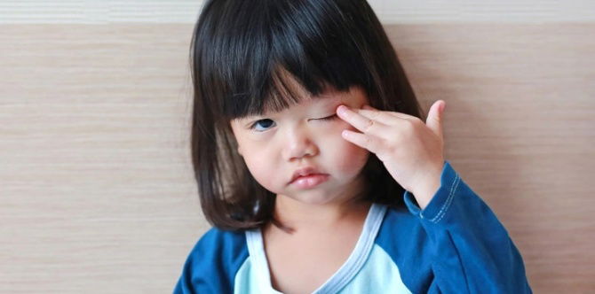 Anak Sakit Mata: Punca, Tanda & Cara Mengatasi Dari Berjangkit, Parents Jangan Ambil Mudah!