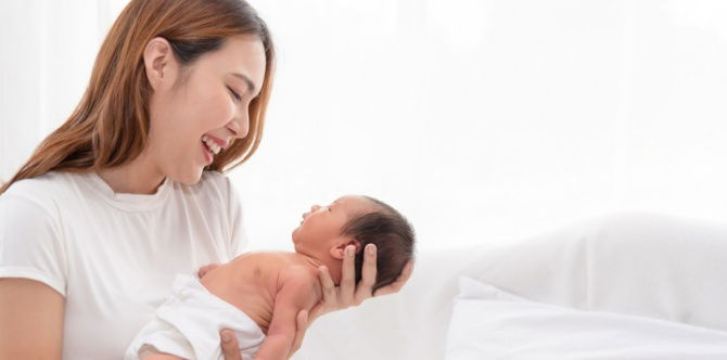 Cara Membantu Kulit Bayi Capai Kematangan Penuh, Panduan Agar Kulit Si Manja Kuat & Sihat